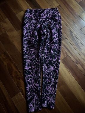 Zumba Black & Pink Abstract Print Leggings